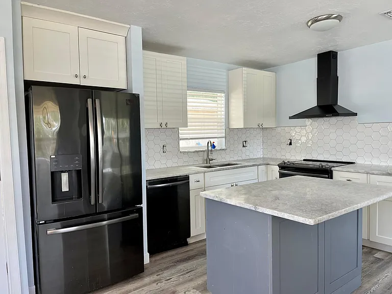 2301 Cluster Ave — Photo 2