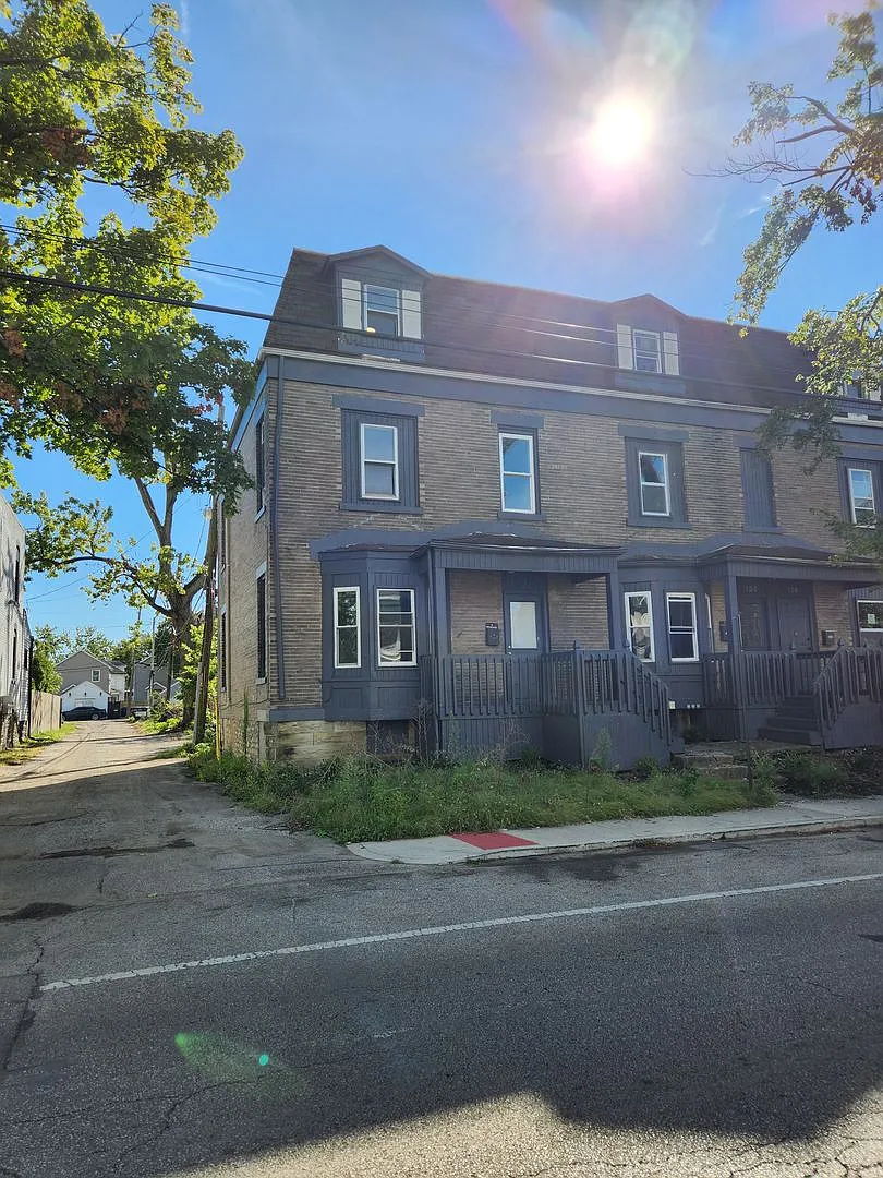 122-126 S Champion Ave — Photo 1