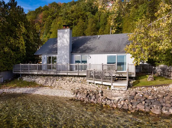 1393 Crystal Dr, Frankfort, MI 49635