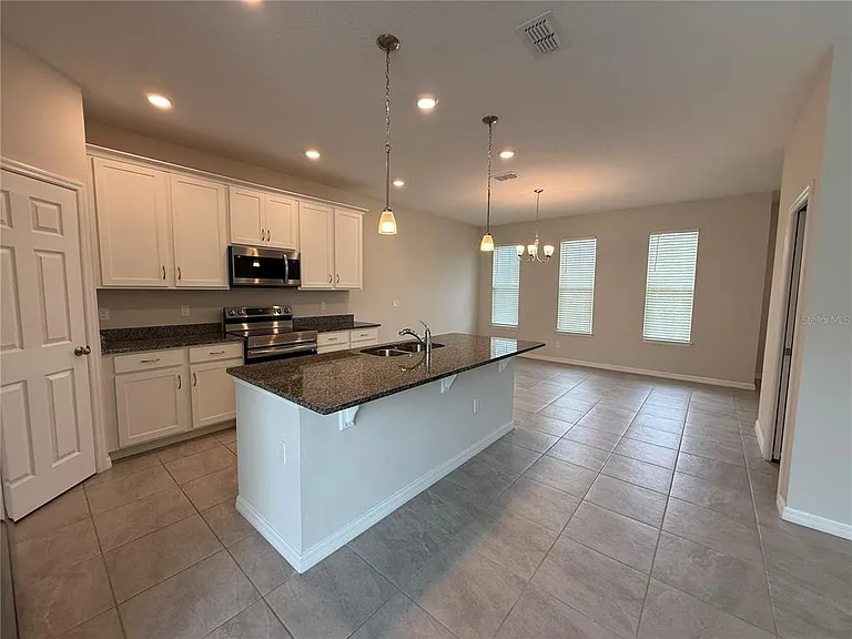 5072 Avalon Park Blvd — Photo 4