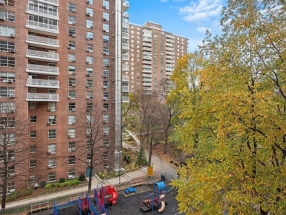 3rd image of 90 La Salle St APT 5E