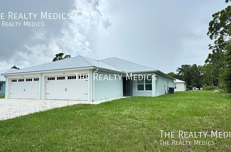 4167 Hammock Rd — Photo 3