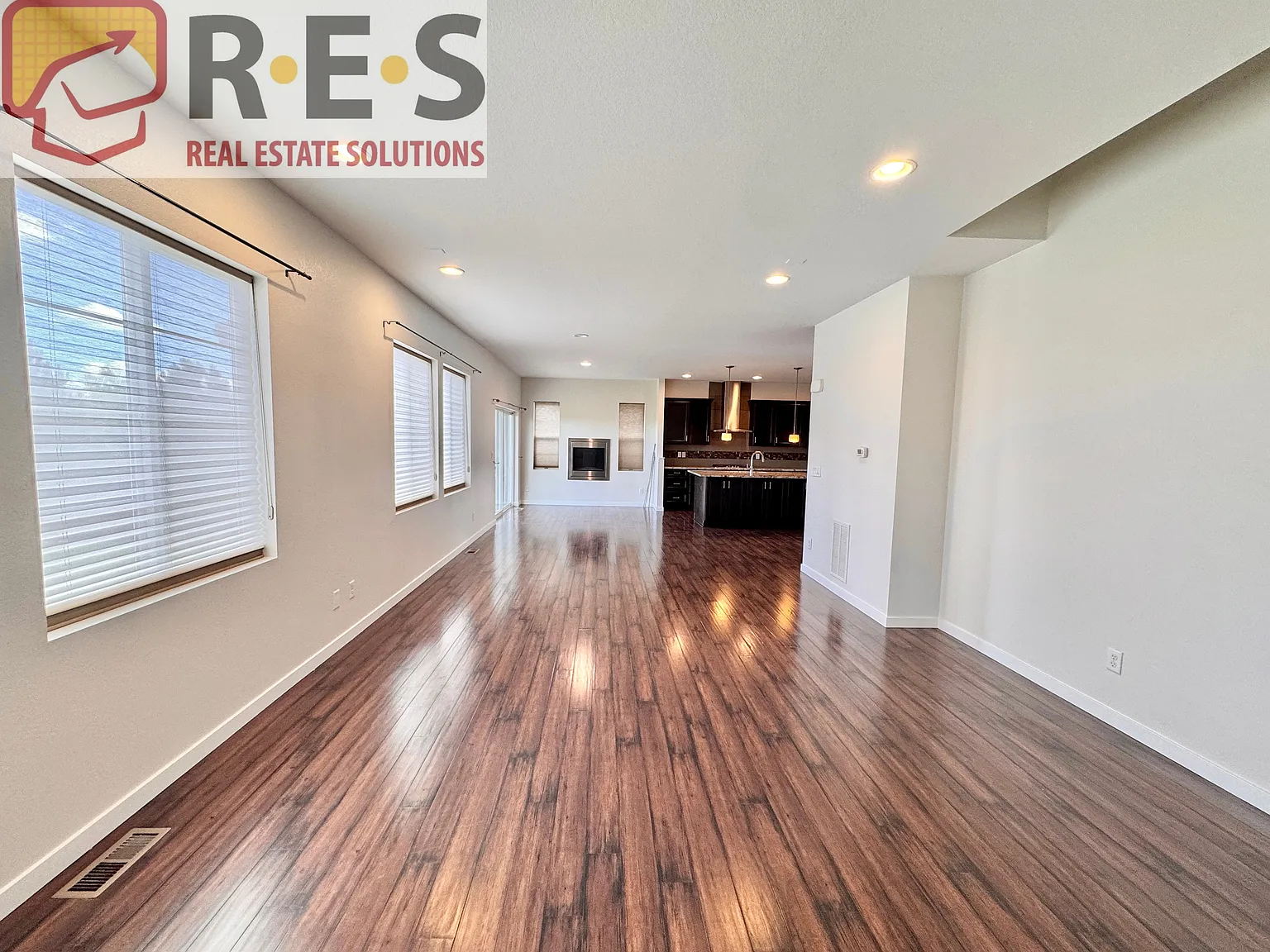 5 bed, 3500 sqft, $3,645 — Photo 3