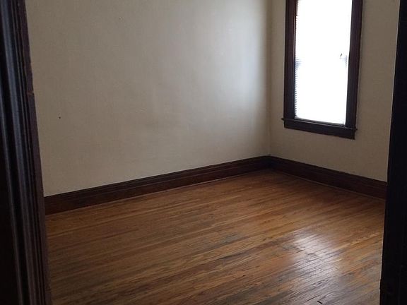 5th image of 584 Potomac Ave APT 4