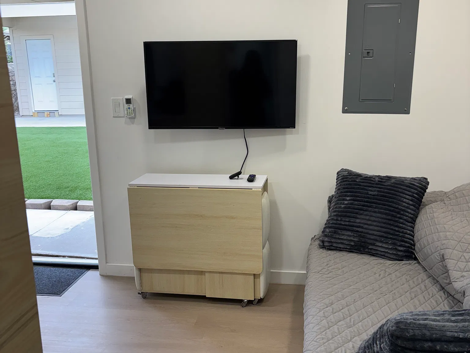 1 bed, 1.5 bath, 500 sqft, $1,300 — Photo 2