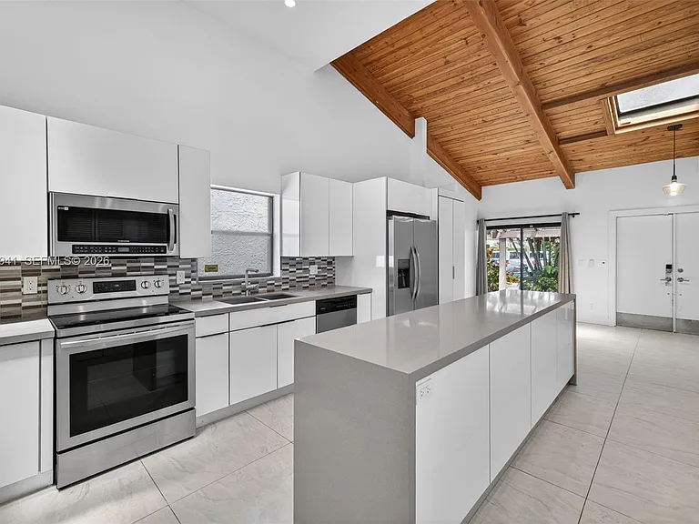 2619 S Parkview Dr — Photo 4