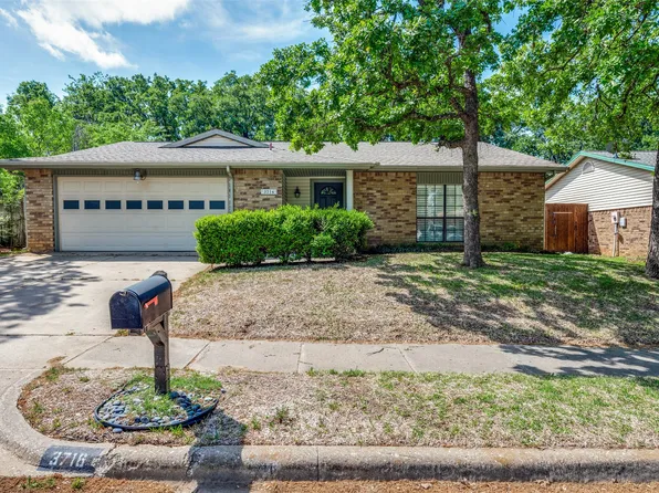 3716 Walnut Dr, Bedford, TX 76021