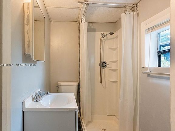 5th image of 327 SW 20th St #3