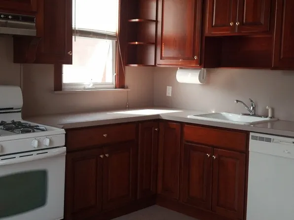 142 W 27th St, Bayonne, NJ 07002