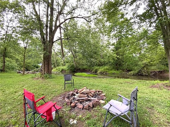 4th image of 134 Beaver Creek Ln