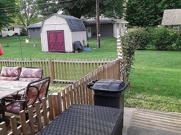 4th image of 1716 Meadow Woods Ct