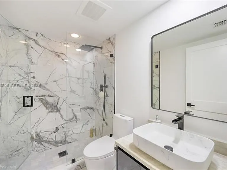 31 SE 6th St #2207 — Photo 11