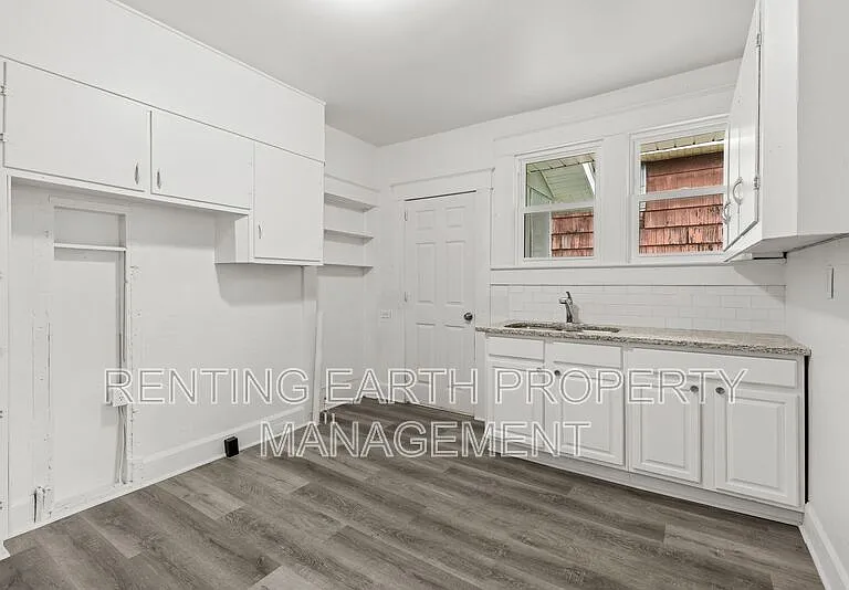 1724 30th St — Photo 15