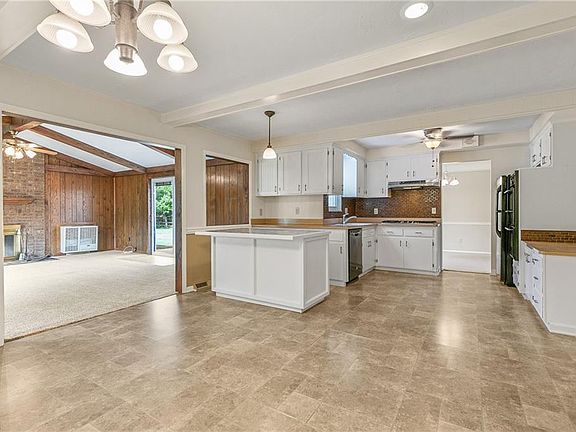 5th image of 980 Cranbrook Dr