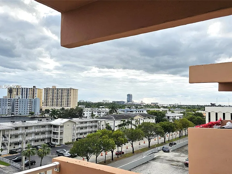 2200 E Hallandale Beach Blvd #709 — Photo 10