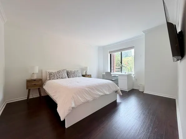 2111 Wisconsin Ave NW, Washington, DC