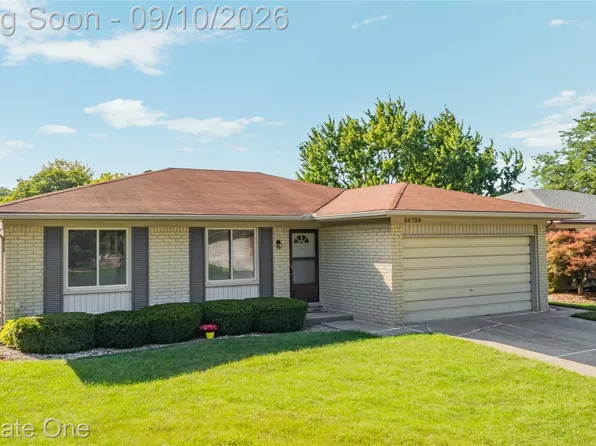 39739 Dorian Dr, Sterling Heights, MI 48310