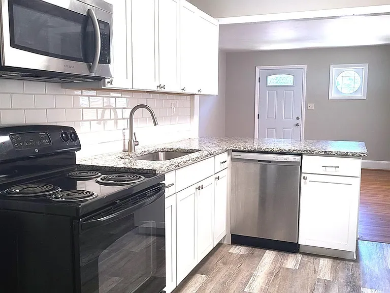 3731 Dresden Dr E — Photo 2