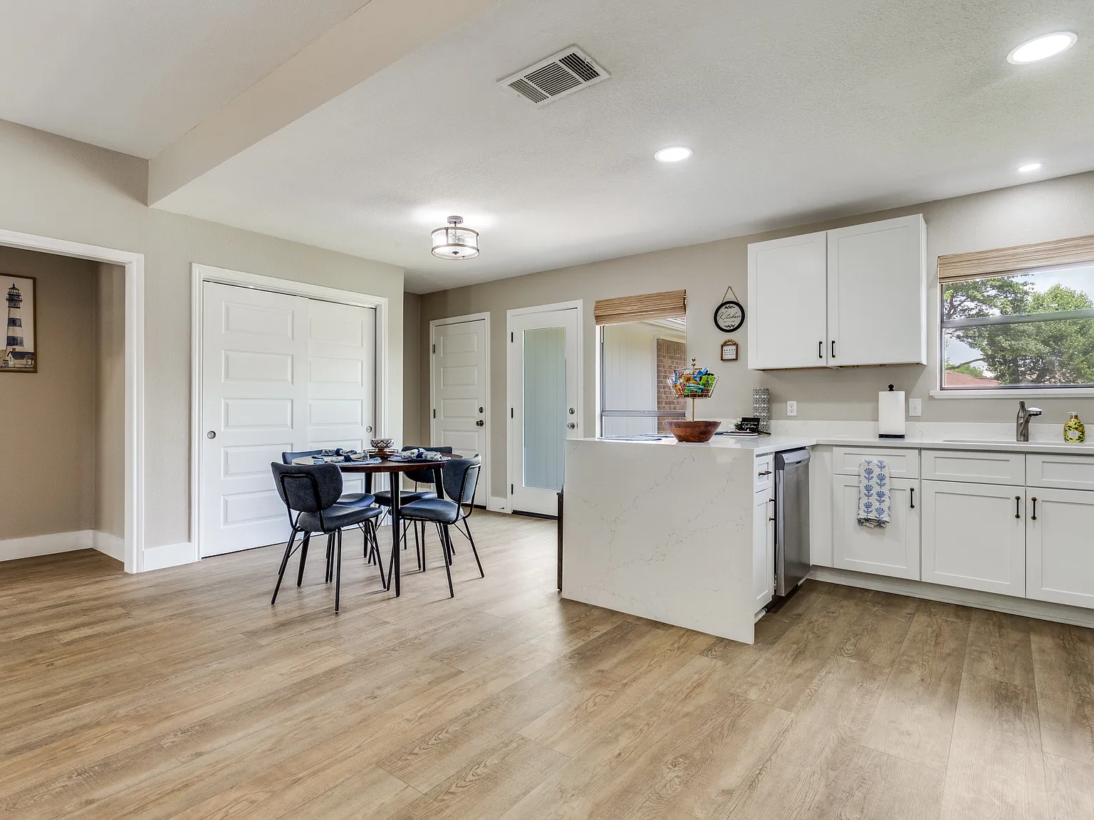 3 bed, 1498 sqft, $4,999 — Photo 4