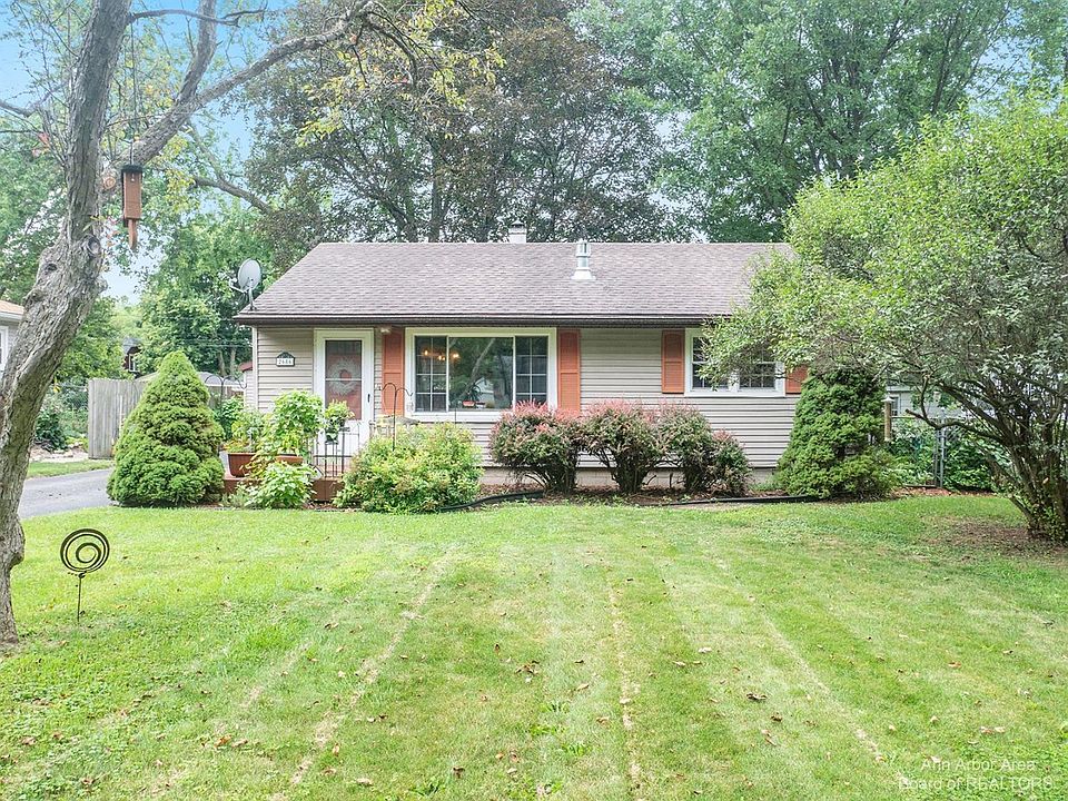 1st image of 2686 Elmwood St