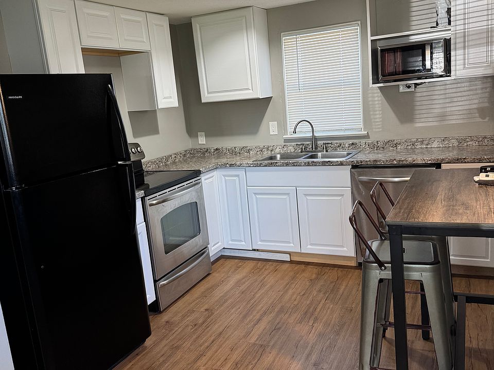 1st image of 17 Foster Ln #1