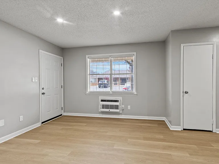 Swan Creek Apartments — Photo 17
