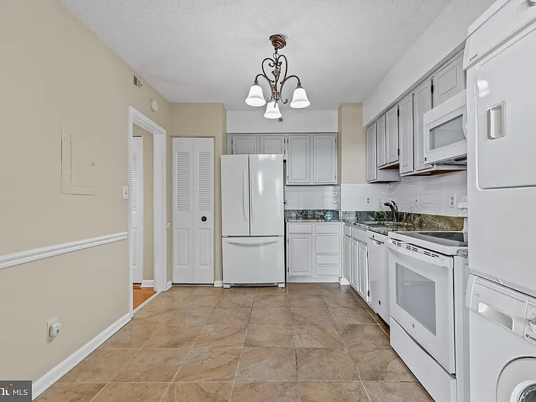 3709 S George Mason Dr E #1609 — Photo 4