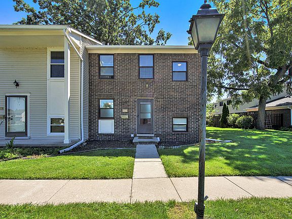 2nd image of 8390 Lakeview Dr