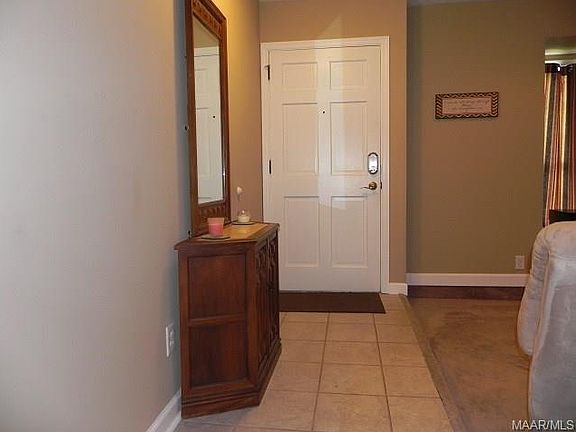 2nd image of 4427 N Slauson Cir