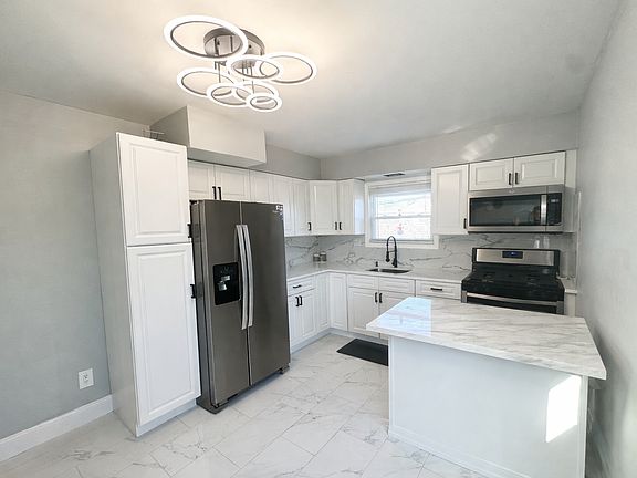 4th image of 28 Avenue A Floor 2