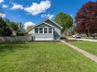 6803 Roseland Dr, Urbandale, IA 50322