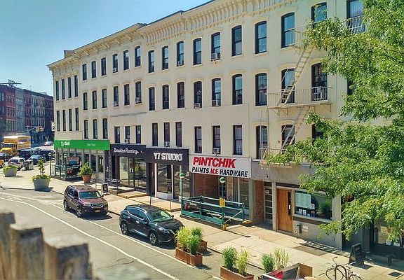3rd image of 476 Bergen St Floor 4