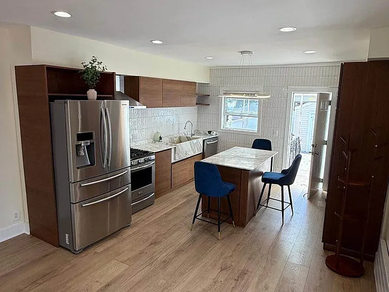 2034 E 71st St #F1 — Photo 4