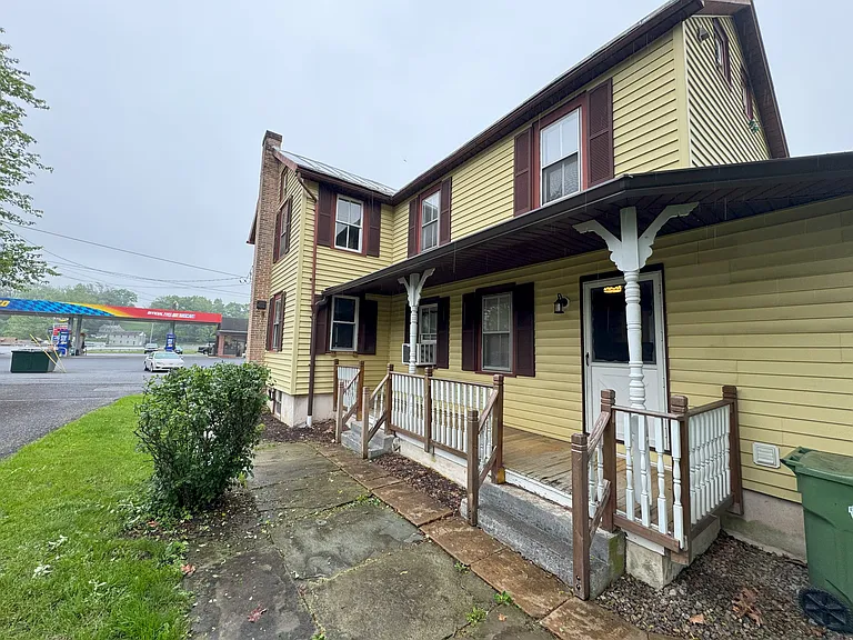 Covered side porch