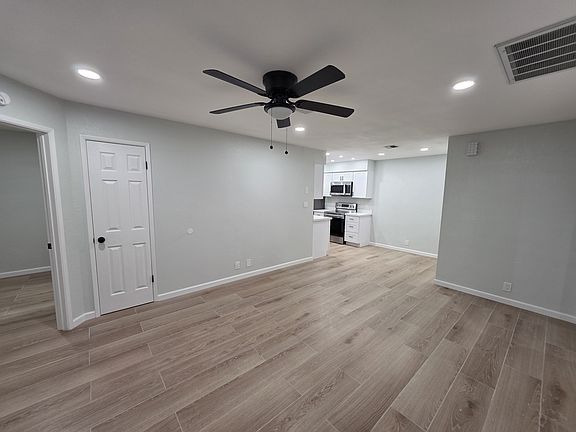5th image of 409 W Blackhawk Dr Unit 6