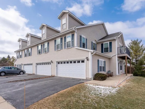 1203 Woodbury COMMON #C, Waukesha, WI 53189