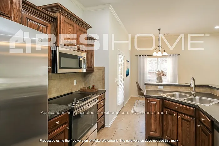 509 Crestland Dr — Photo 3