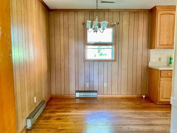 5th image of 127 Cloverdale Dr