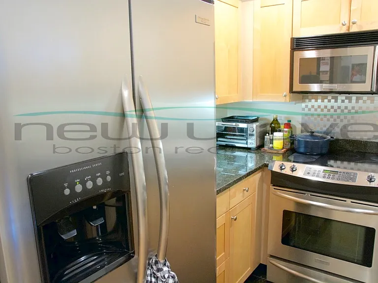 10 Columbus Sq #2 — Photo 10