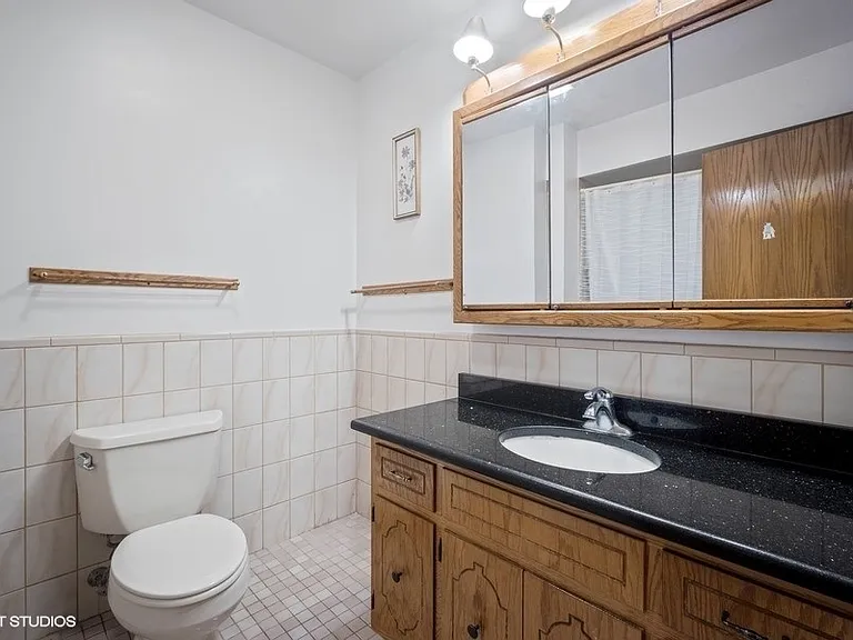 9144 N Lincoln Ave — Photo 14
