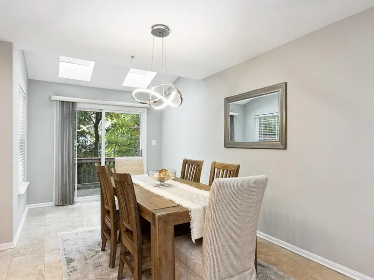 124 Emory Woods Ct — Photo 4