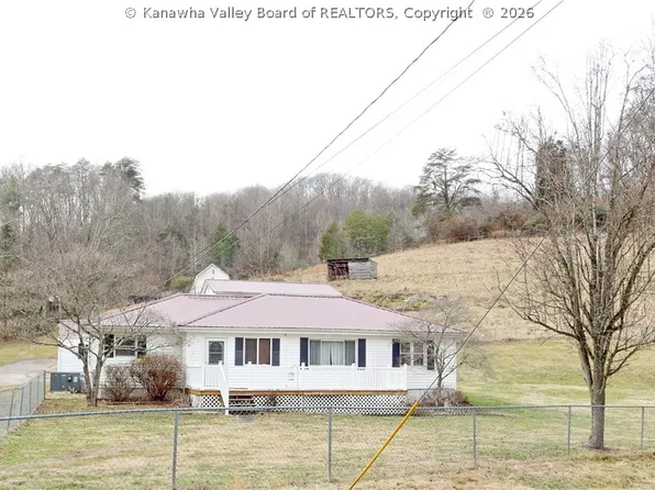 420 Blake Rd, Nitro, WV 25143