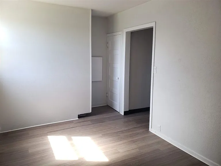 1217 E Indiana Ave — Photo 10