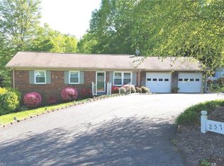 257 Atkins Ln, Mount Airy, NC 27030
