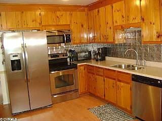 3rd image of 592 Walnut Ln