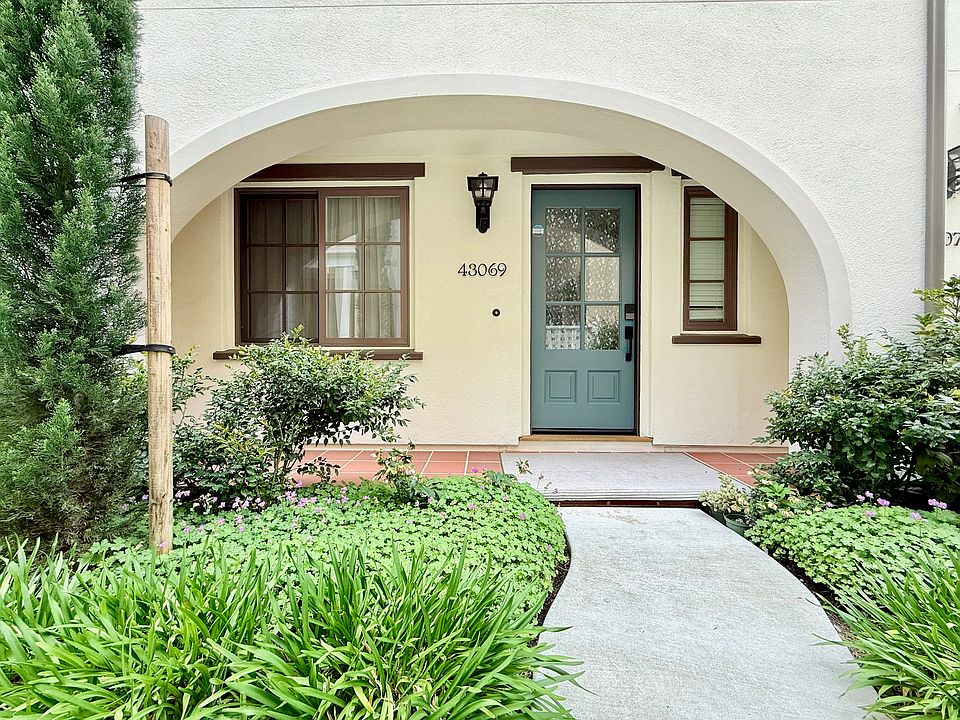 1st image of 43069 Calle Esperanza