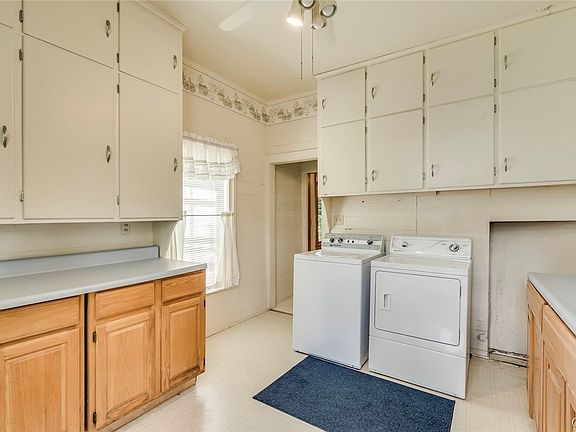 5th image of 41 E Church St