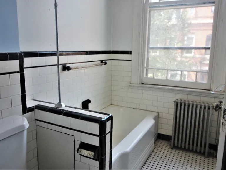 2125 Saint Paul St — Photo 18