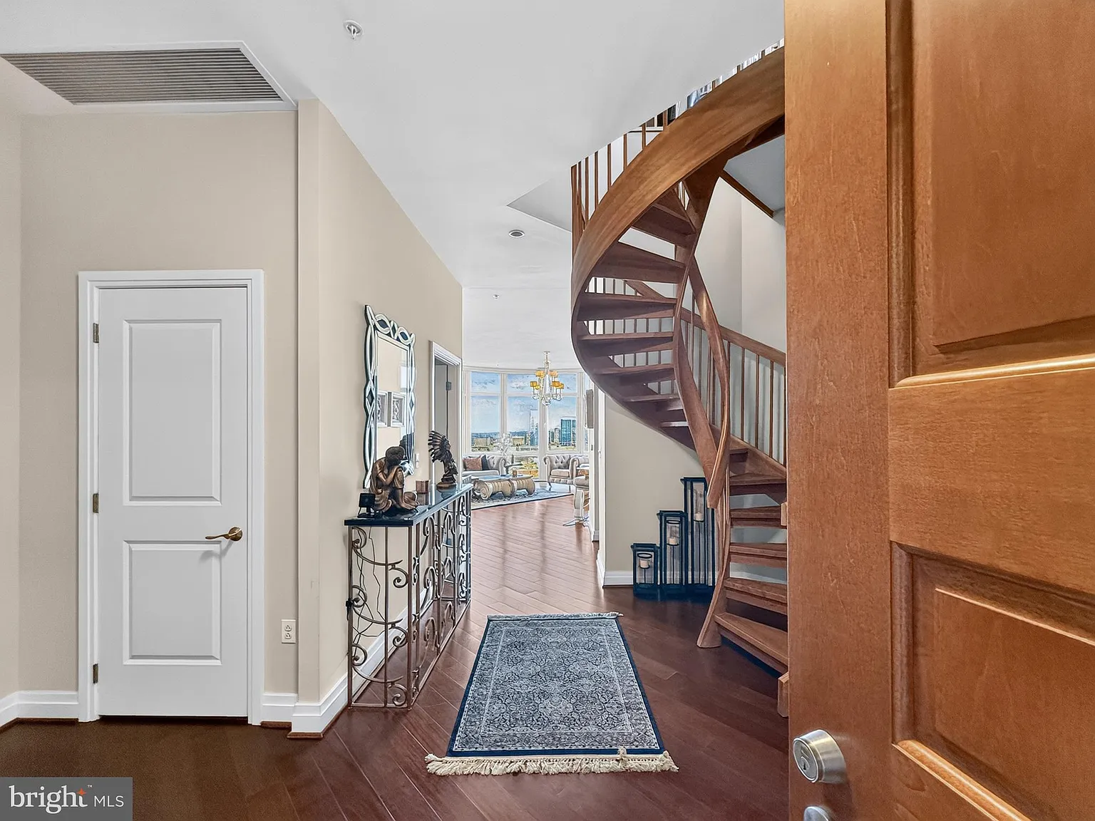 One Park Crest Condo — Photo 4