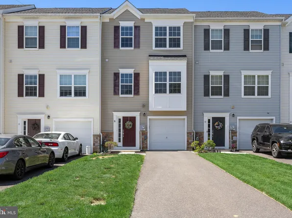 8 Iron Gate Rd, Sicklerville, NJ 08081